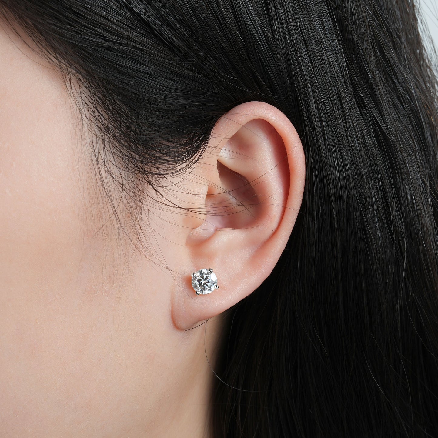 #35 VANNICK Classic Solitaire Round Moissanite Stud Earrings – 925 Sterling Silver