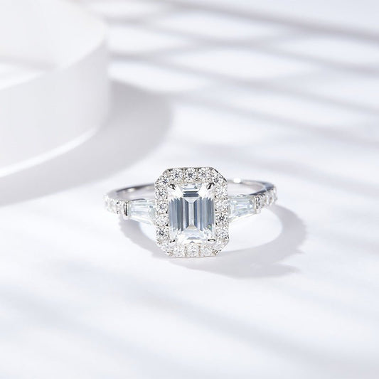 <Candy>Emerald Moissanite Halo Ring - VANNICK