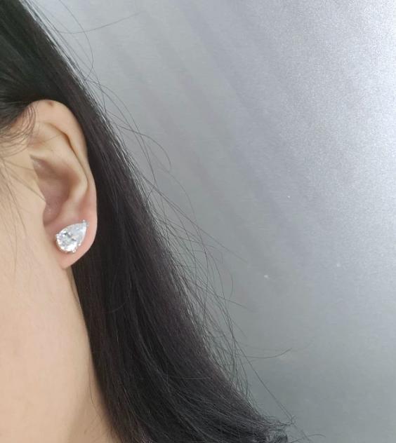 126 Luxury Pear Moissanite Stud Earring in 925 Sterling Silver - VANNICK