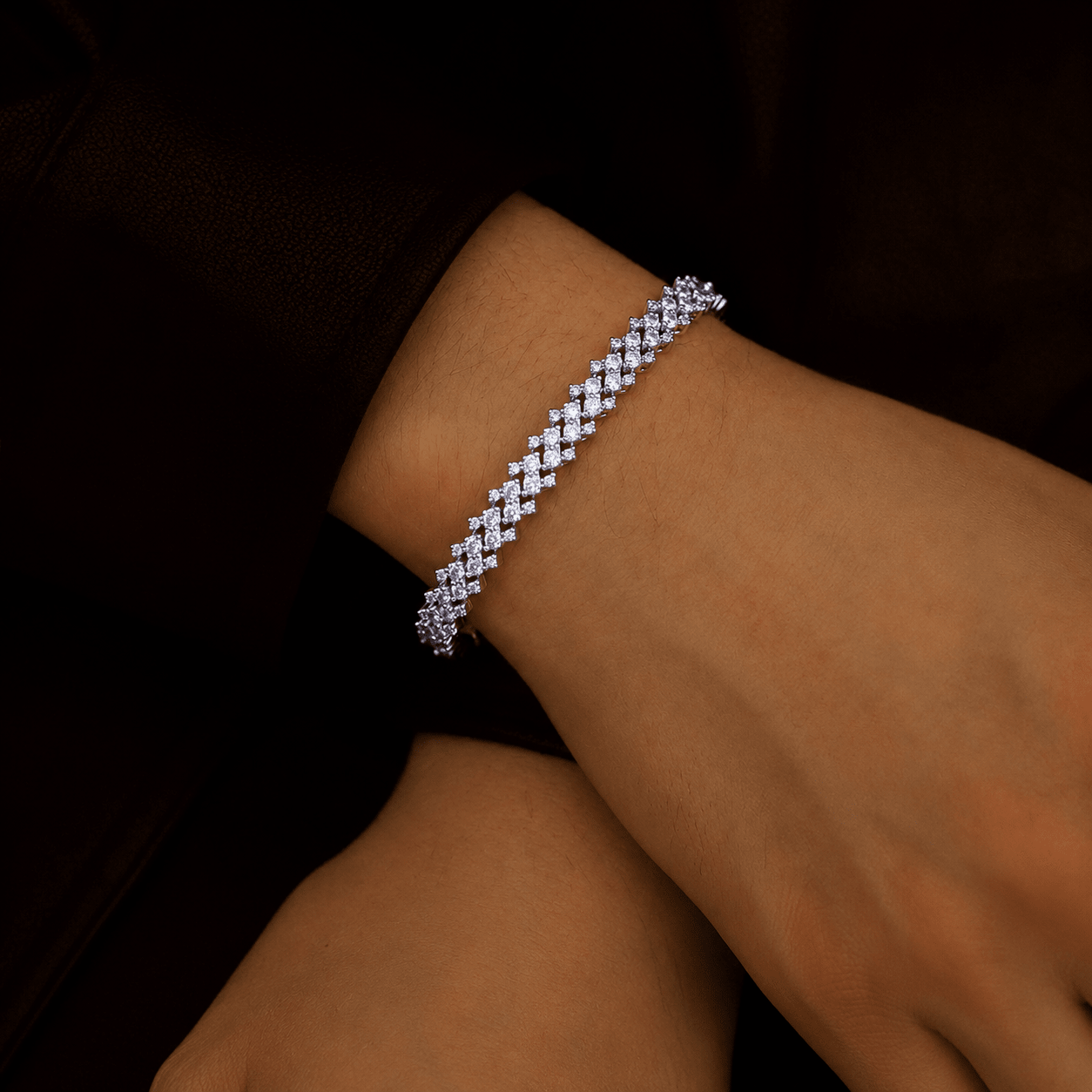154 VANNICK Cross-over Moissanite Tennis Bracelet in 925 Sterling Silver - VANNICK