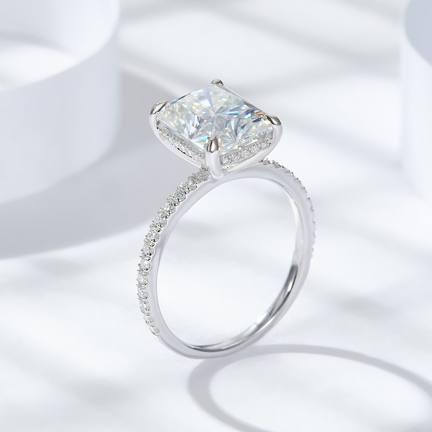 <SnowQueen>Radiant Moissanite Wedding Ring