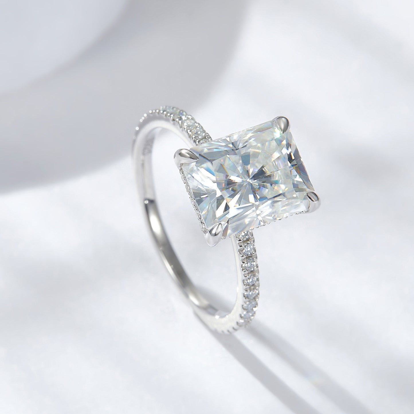 <SnowQueen>Radiant Moissanite Wedding Ring