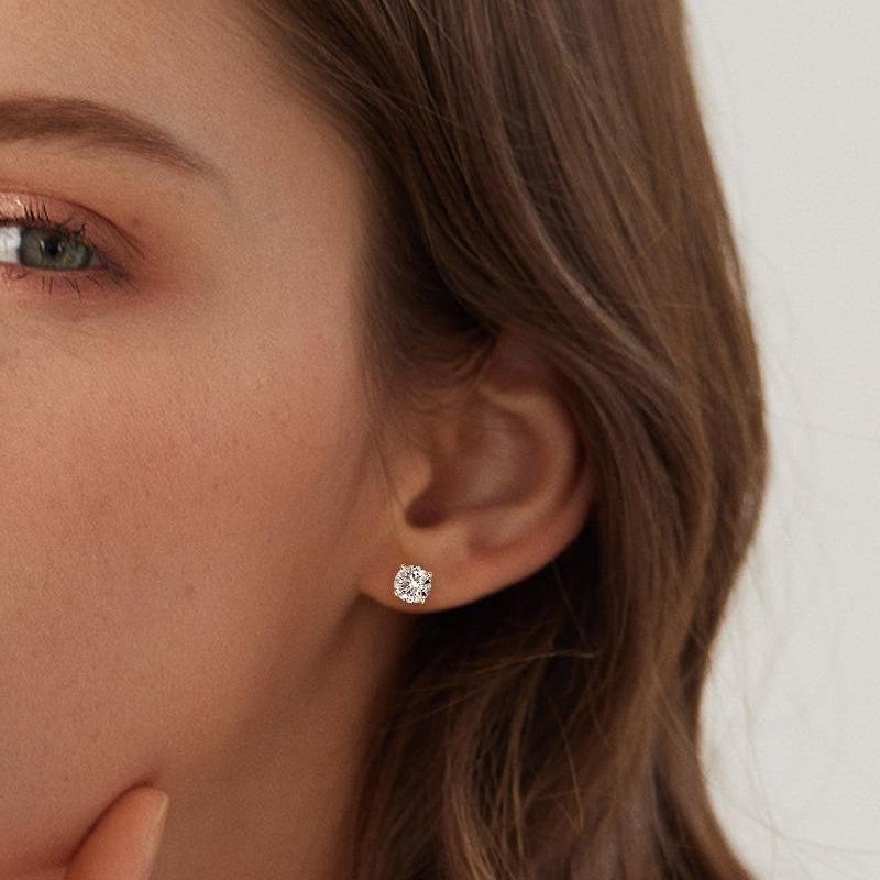 #02 Four-Prong Moissanite Stud Earrings S925 Sterling Silver