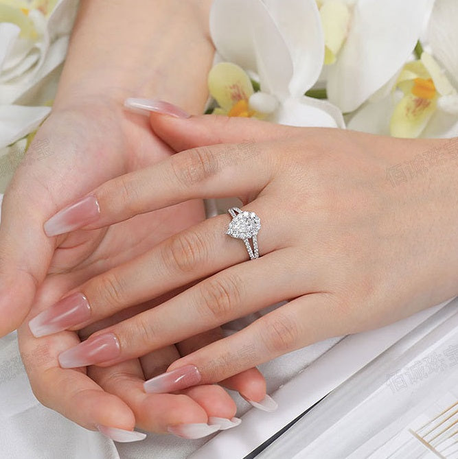 #121 VNK Luxury 1CT Pear Moissanite Ring | Halo & Split Shank with 0.74CT Side Stones