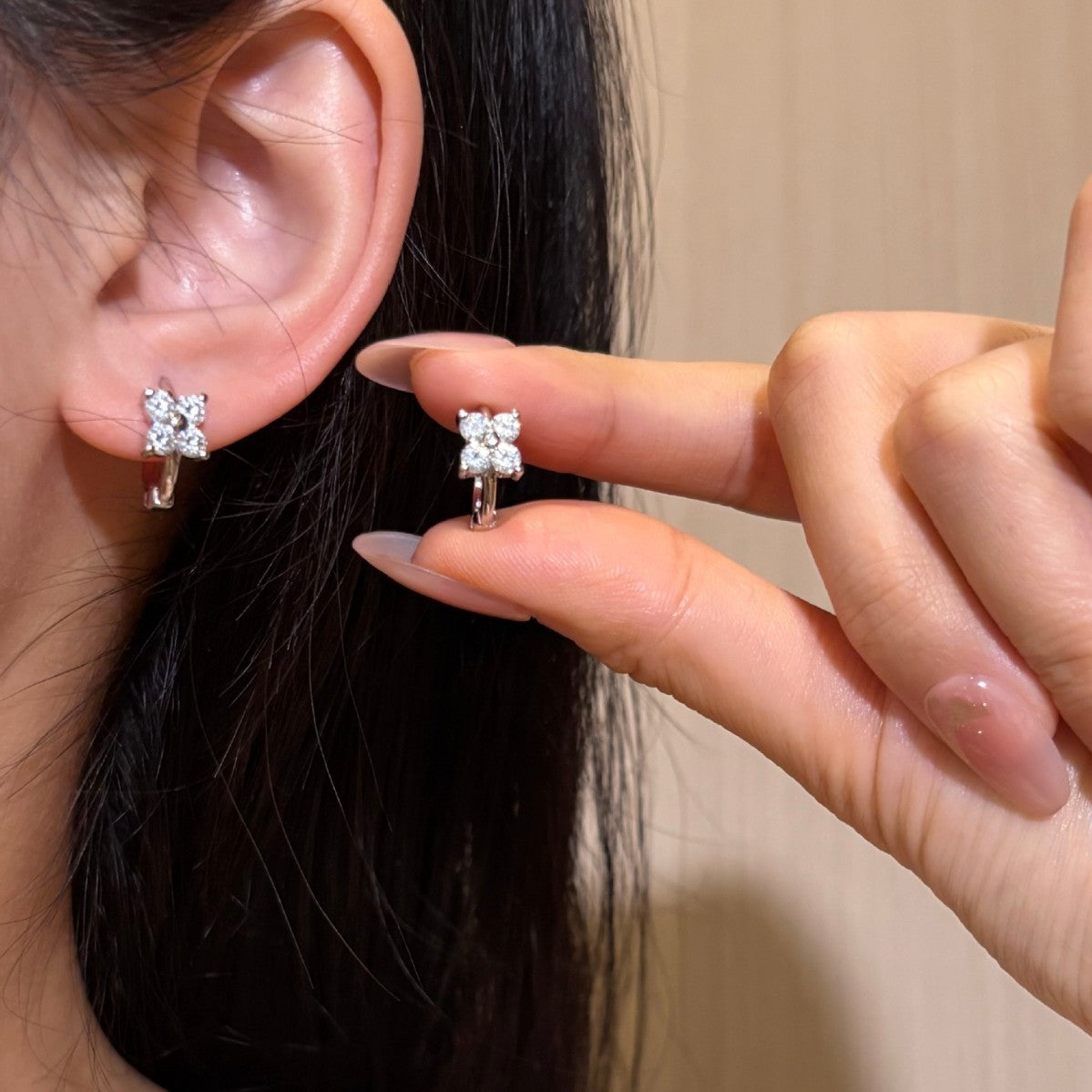 #81 Moissanite Clover Huggie Hoop Earrings – S925 Silver