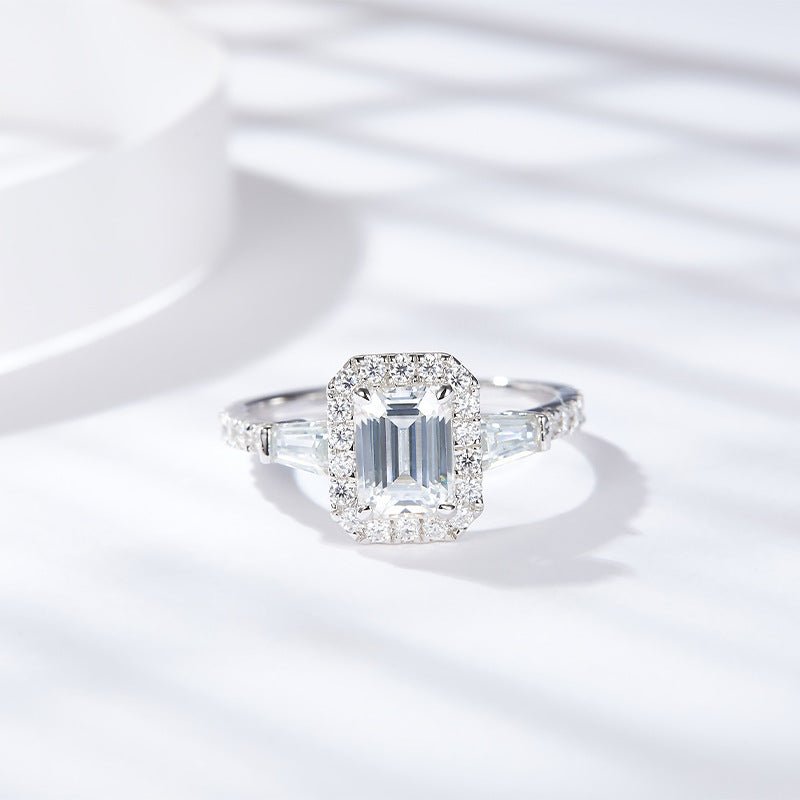 <Candy>Emerald Moissanite Halo Ring - VANNICK