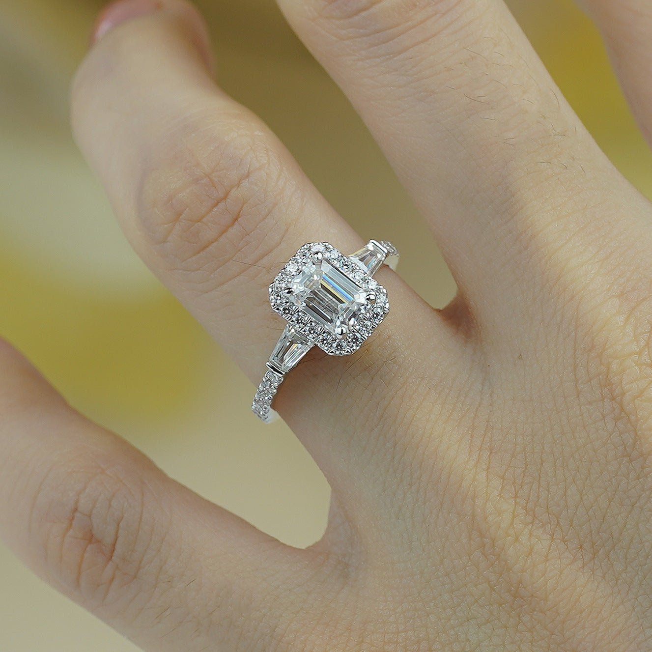 <Candy>Emerald Moissanite Halo Ring - VANNICK