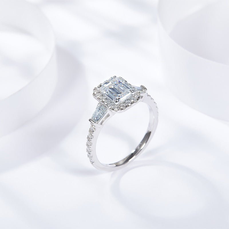 <Candy>Emerald Moissanite Halo Ring - VANNICK