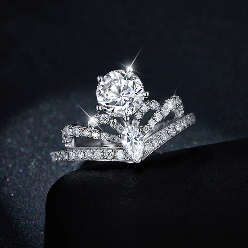 Classic 1ct Round Moissanite Crown Ring - VANNICK