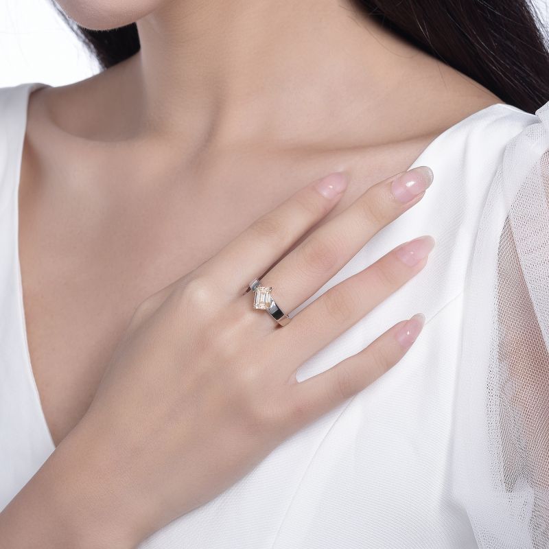 Solitaire Color Emerald Moissanite Ring - VANNICK